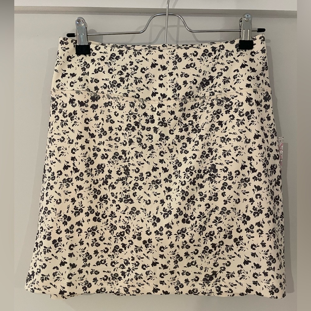 Kensie Vanilla Washed Floral Printed Skorts - Size Small NWT
